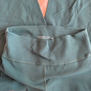 Abercrombie soft A&F Emerald green ribbed leggings
